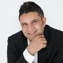 Tamir Khur Headshot